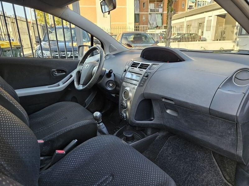 Toyota Yaris Yaris 5p 1.3 Sol my10