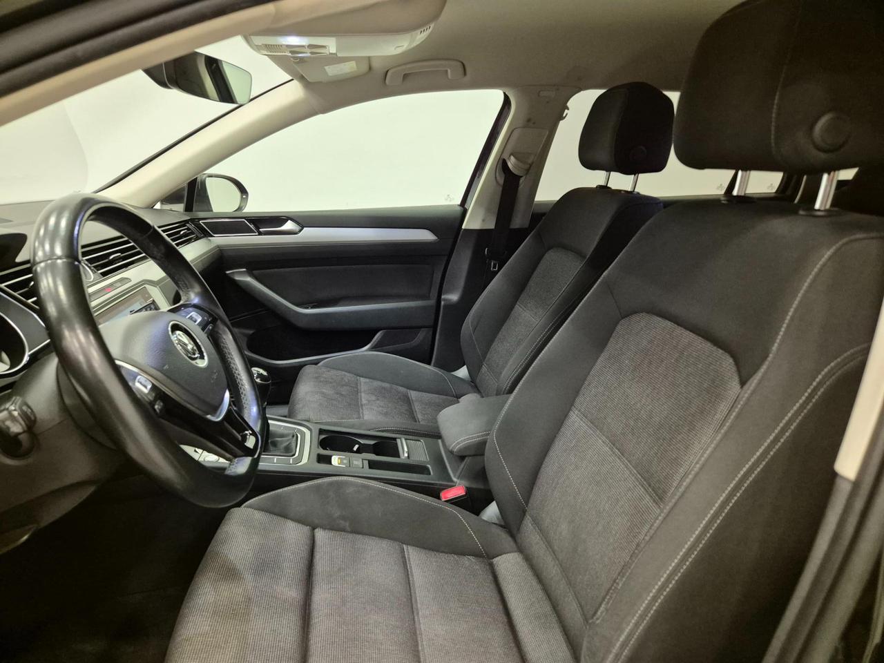 Volkswagen Passat Variant 1.6 TDI Trendline 120cv - Sens. Park. - Bluetooth