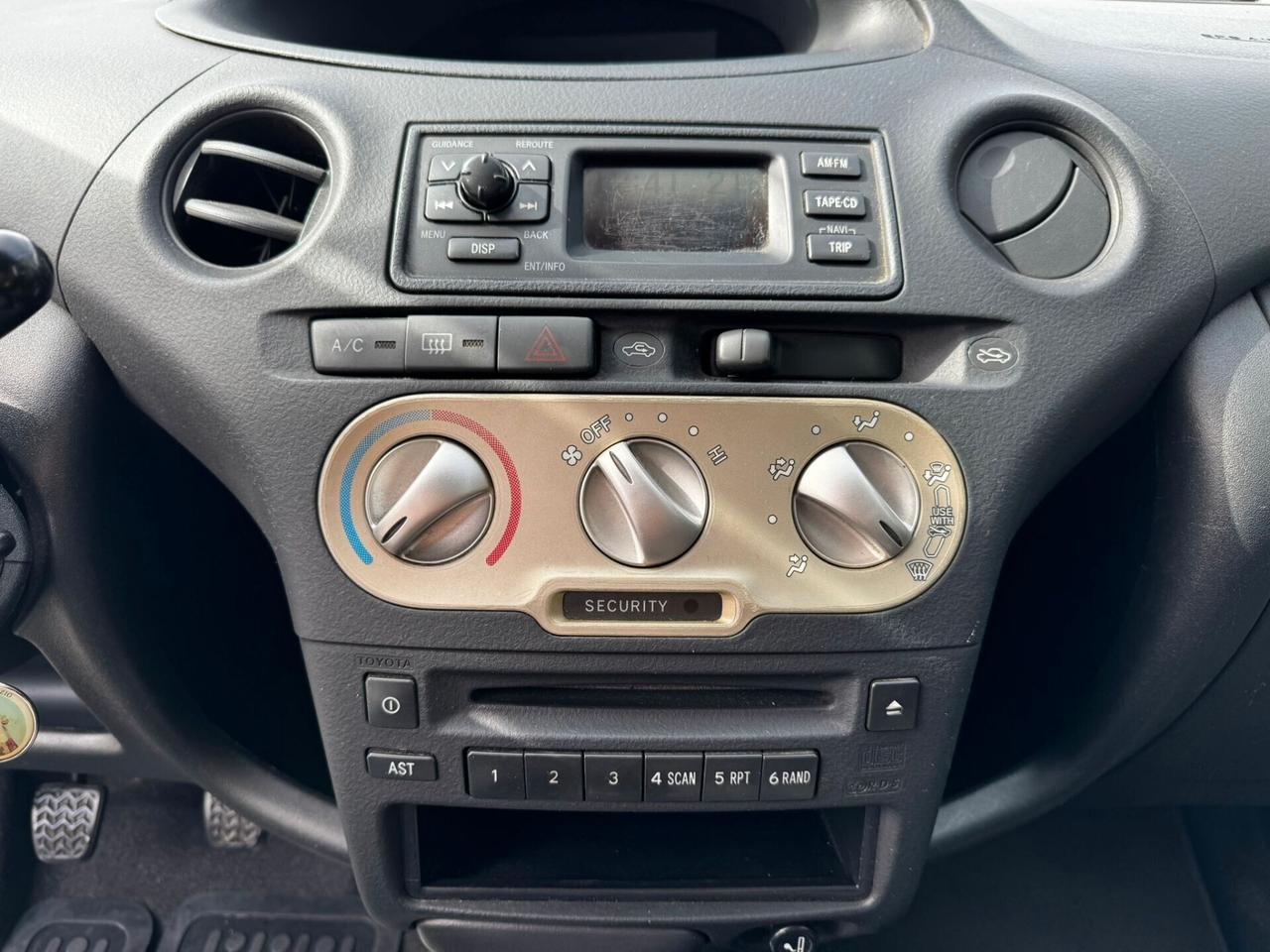 Toyota Yaris 1.0i 16V cat 3 porte Sol