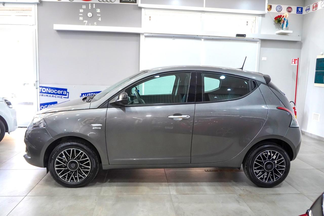 Lancia Ypsilon 1.0 FireFly 5 porte S&S Hybrid Platino