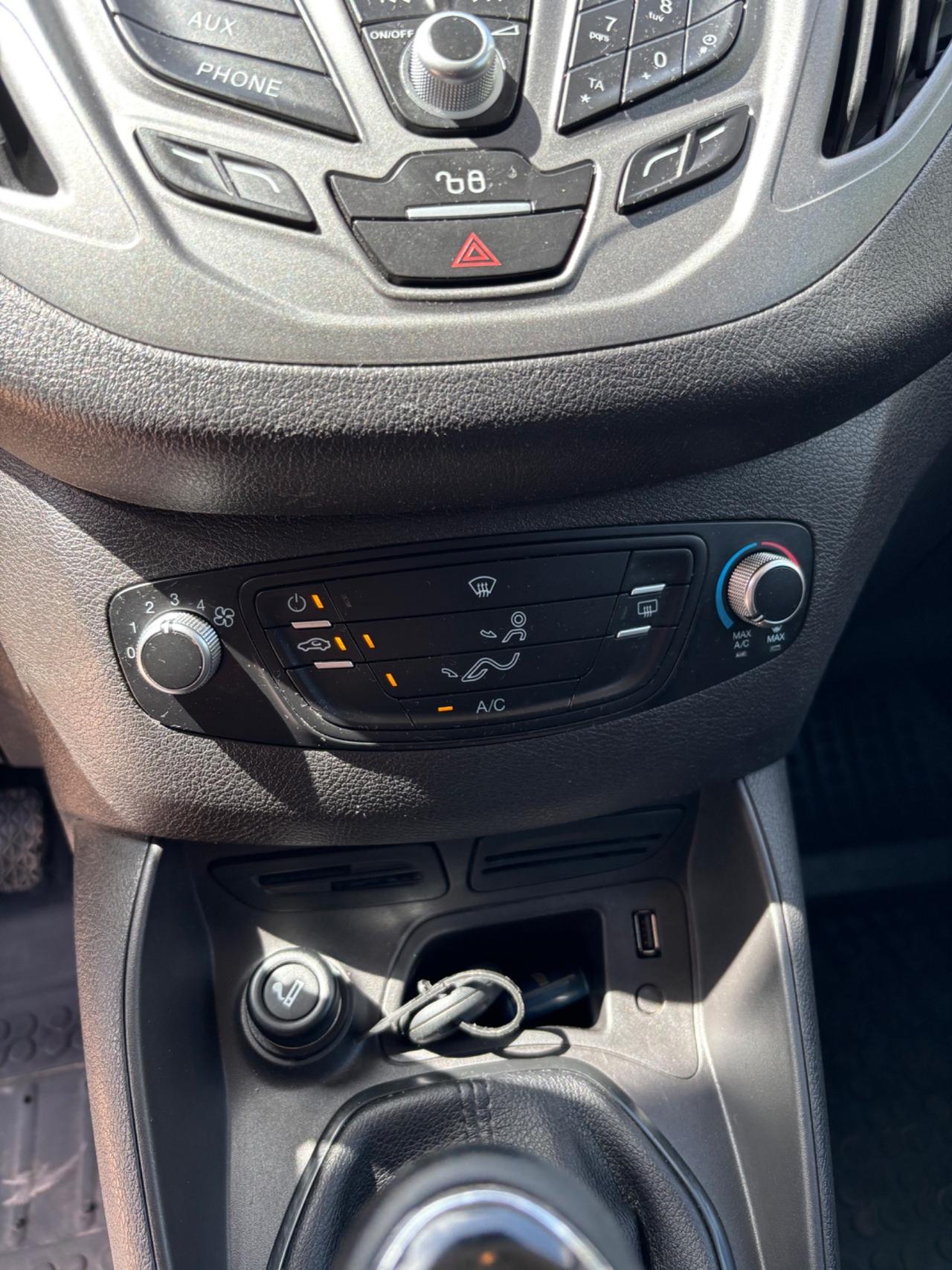 Ford Transit Courier 1.5 TDCI 75 CV Titanium