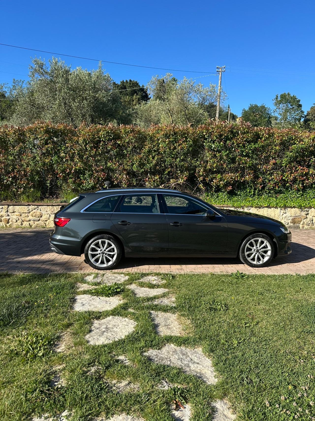 Audi A4 Avant 30 TDI/136 CV S tronic Business Advanced