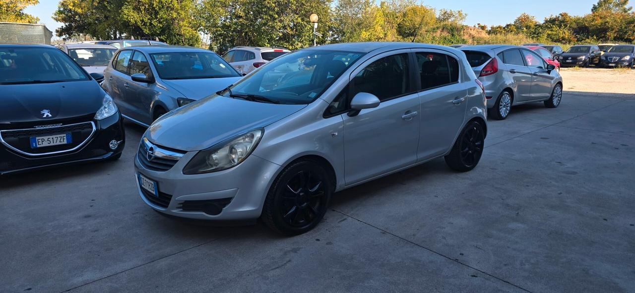 Opel Corsa 1.4 16V 5 porte Cosmo