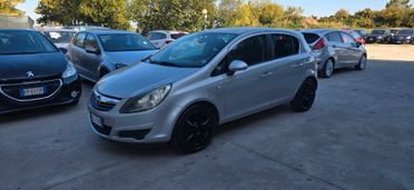 Opel Corsa 1.4 16V 5 porte Cosmo