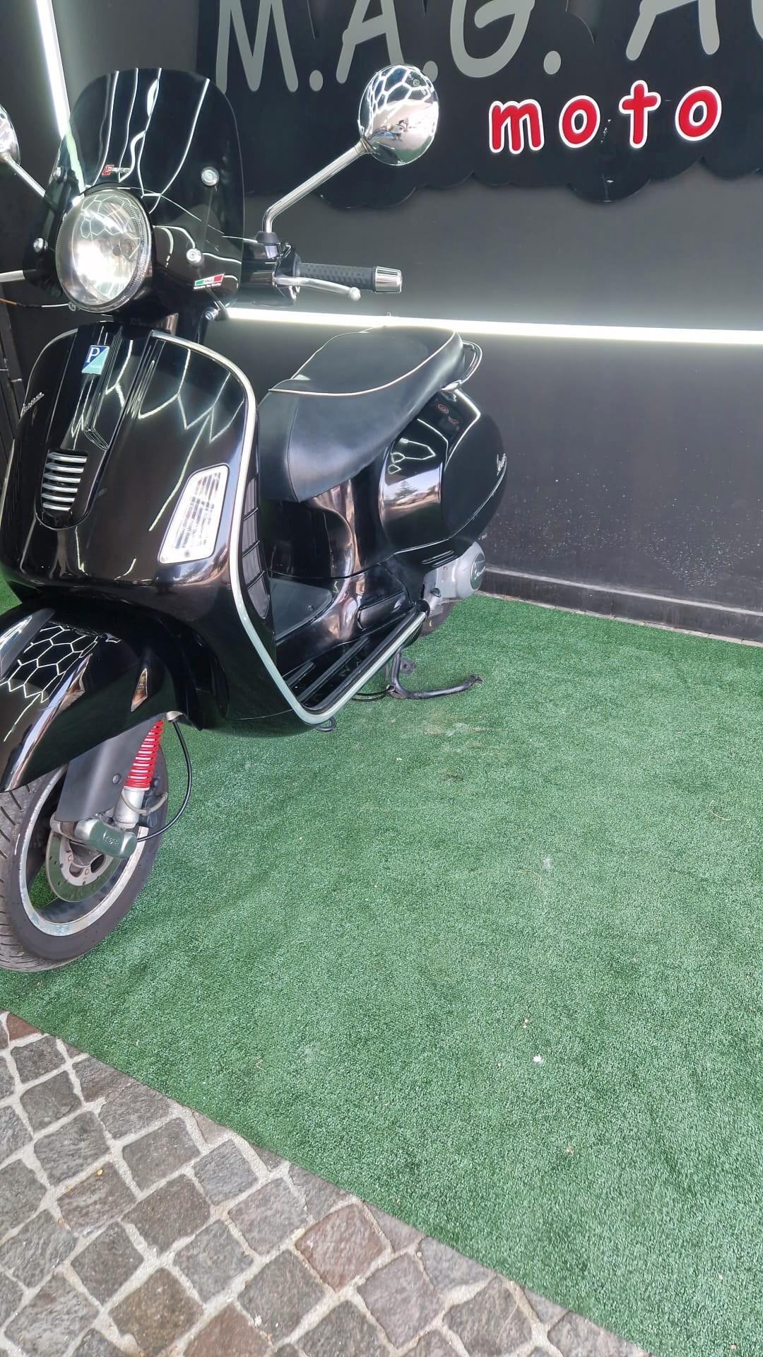 Piaggio Vespa 300 GTS