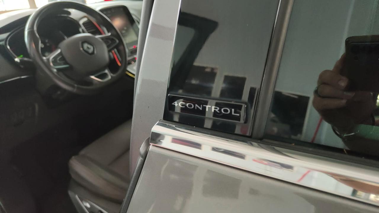 Renault Espace dCi 160CV EDC Energy Initiale Paris 4Control