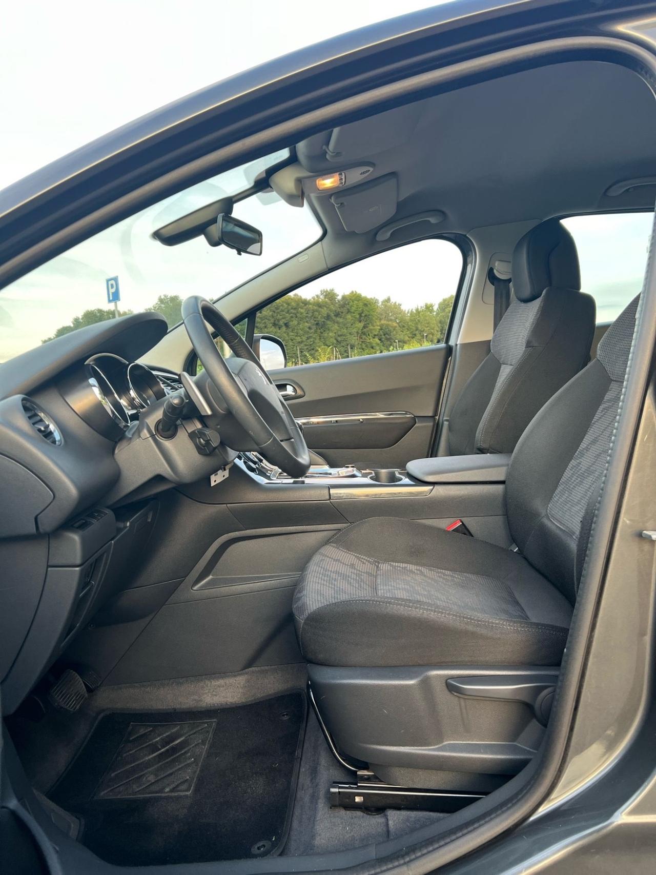 Peugeot 3008 1.6 HDi 110CV cambio robotizzato Tecno
