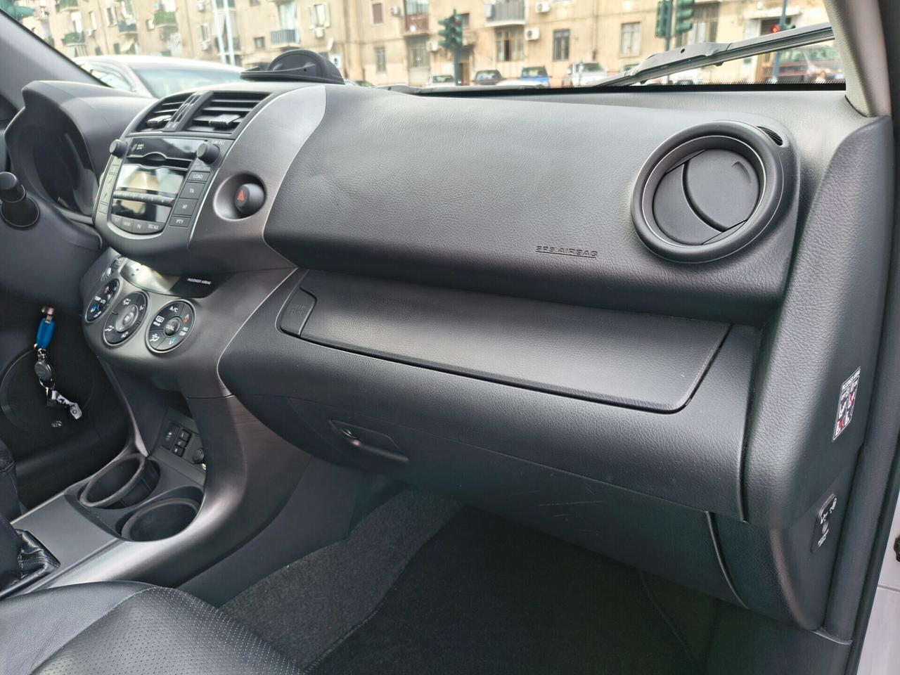 TOYOTA RAV4 2.2 DIESEL MODELLO LUXURY ANNO 2009