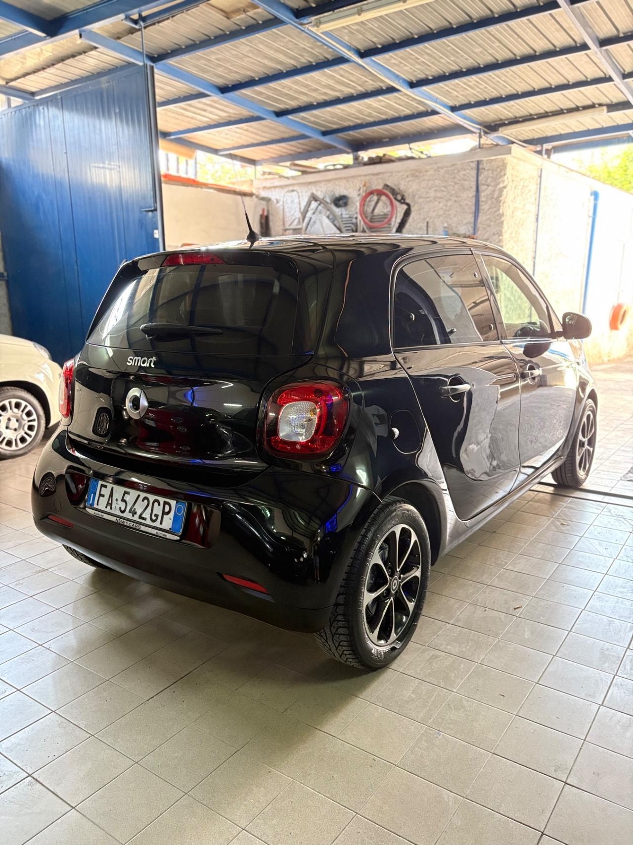 Smart ForFour Total Black 1.0 Benz