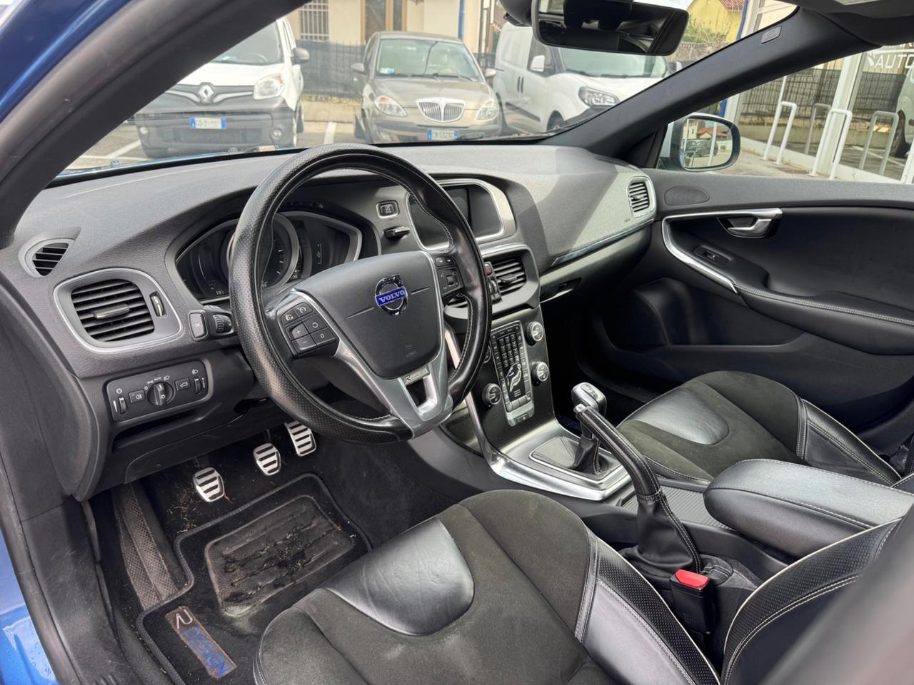Volvo V40 D2 R-design Momentum