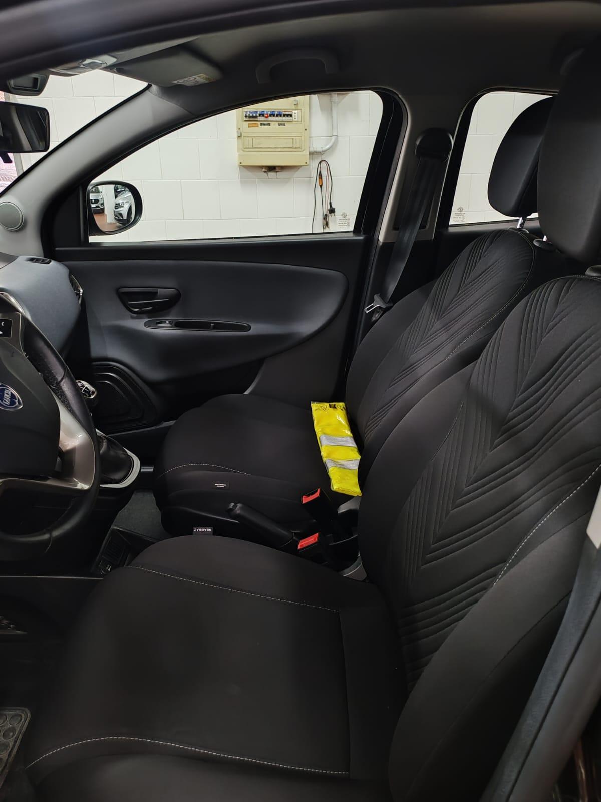 Lancia Ypsilon 1.0 firefly hybrid Gold s&s 70cv 5p.ti