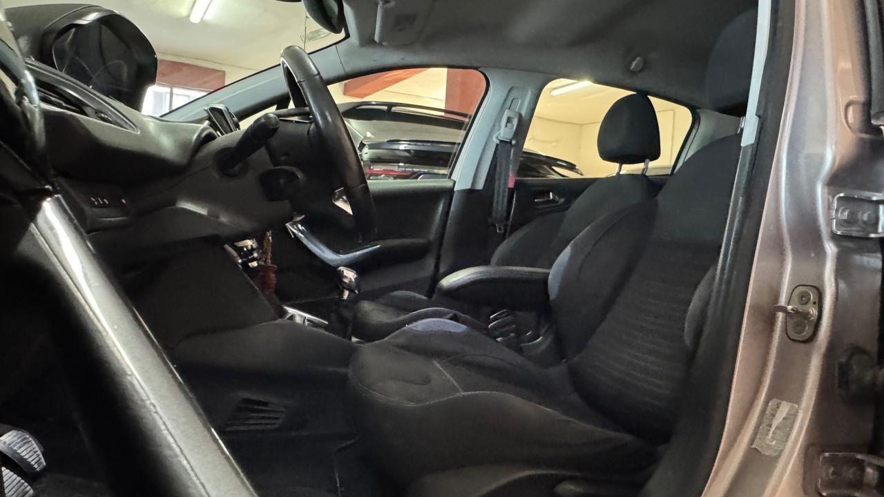Peugeot 208 1.6 e-HDi 92 CV Stop&Start 5 porte Allure