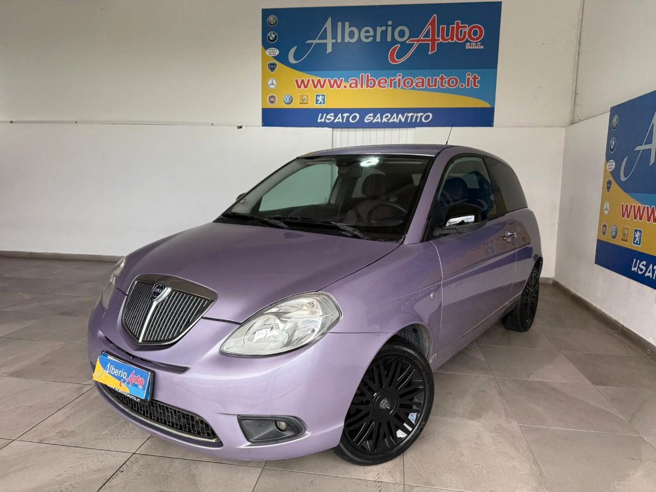 Lancia Ypsilon 1.3 MJT 75 CV Versus