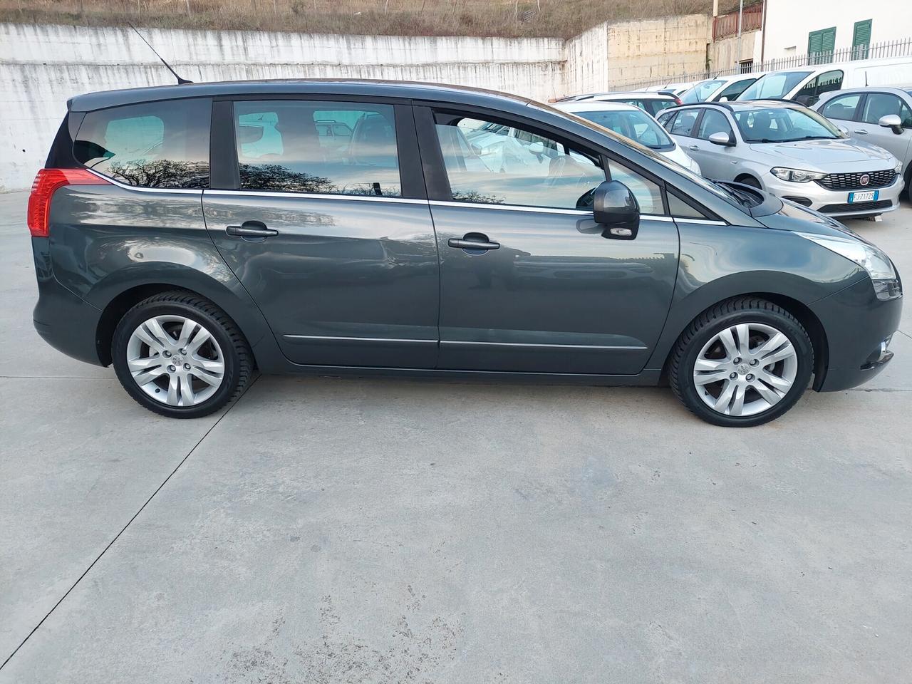Peugeot 5008 1.6 HDi 110CV 80.000km 7p