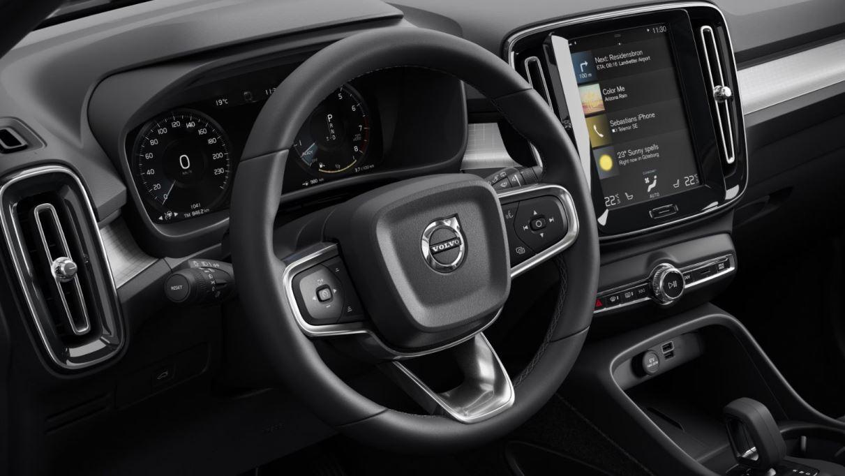VOLVO Xc40 B3 Mild Hybrid Automatico Plus Dark