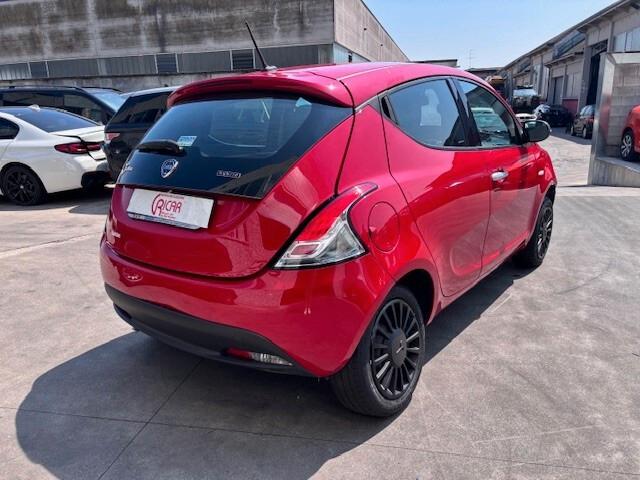 Lancia Ypsilon 1.0 FireFly 5 porte S&S Hybrid Silver