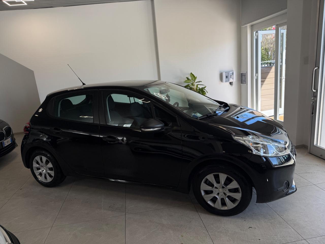 Peugeot 208 PureTech 82 5 porte Allure
