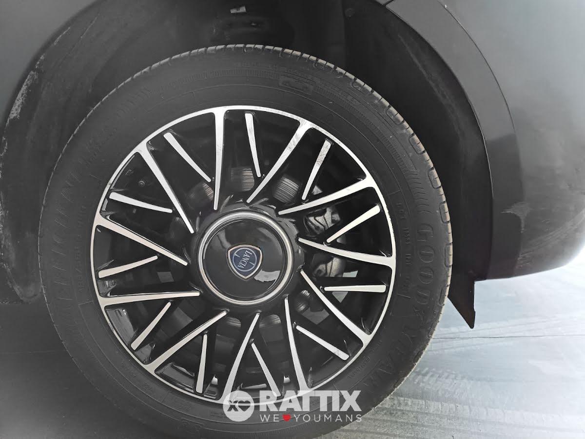 Lancia Ypsilon 1.0 Firefly Hybrid 70CV Platino