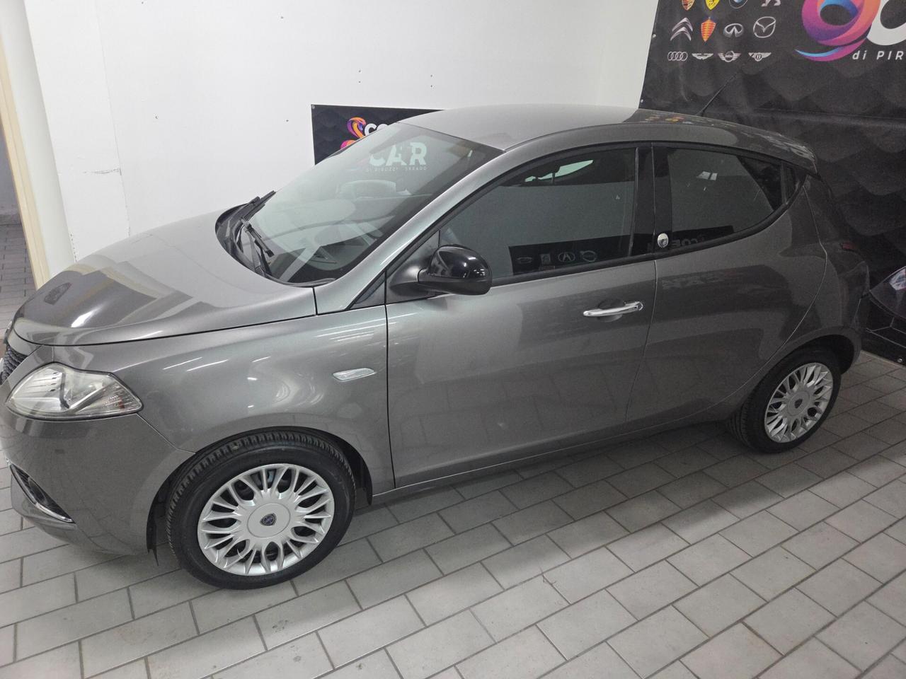 Lancia Ypsilon 1.2 69 CV 5 porte GPL Ecochic Gold