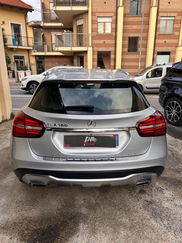 MERCEDES-BENZ GLA 180 Premium