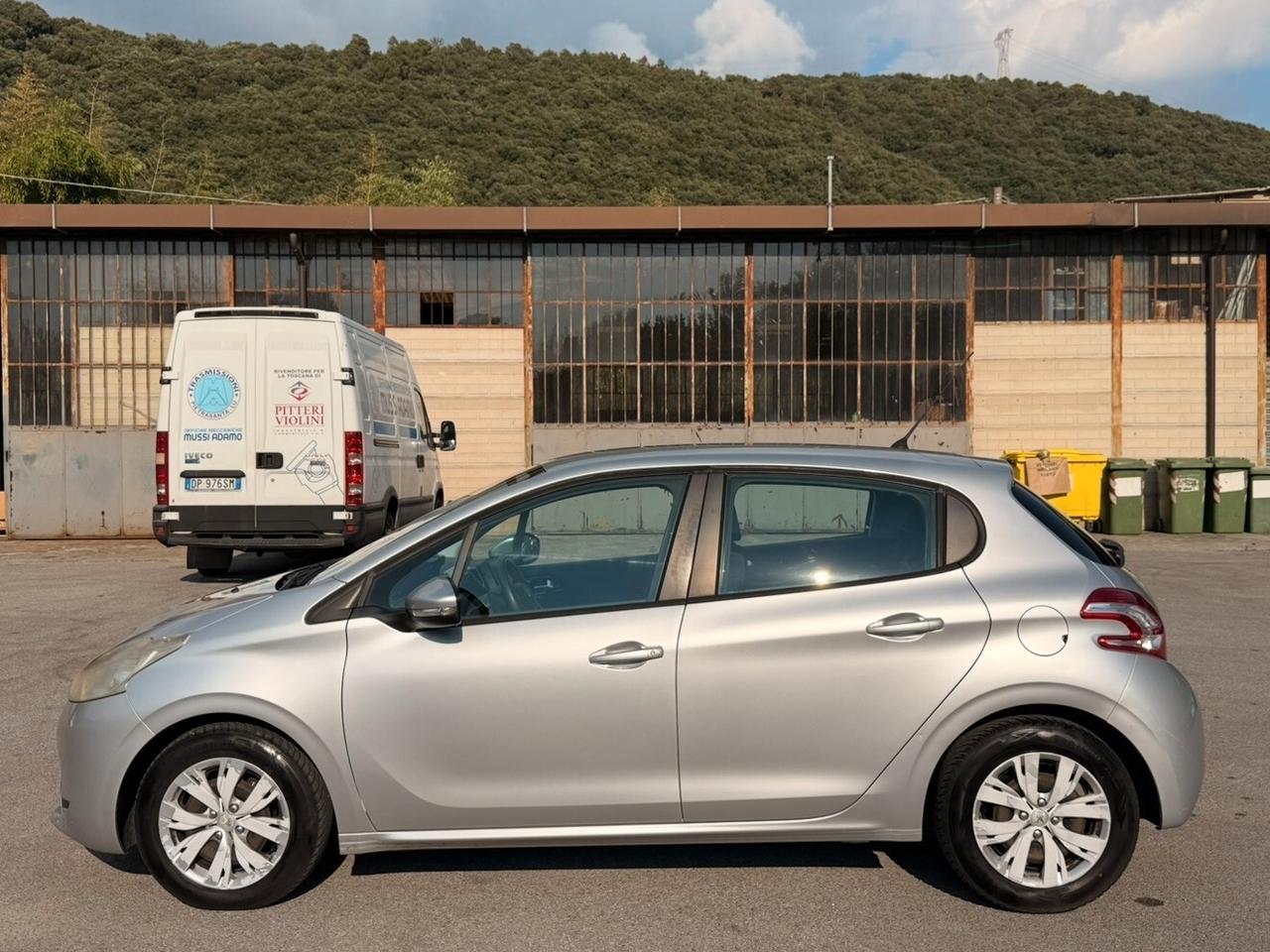 Peugeot 208 1.4 HDi 68 CV 5 porte Allure