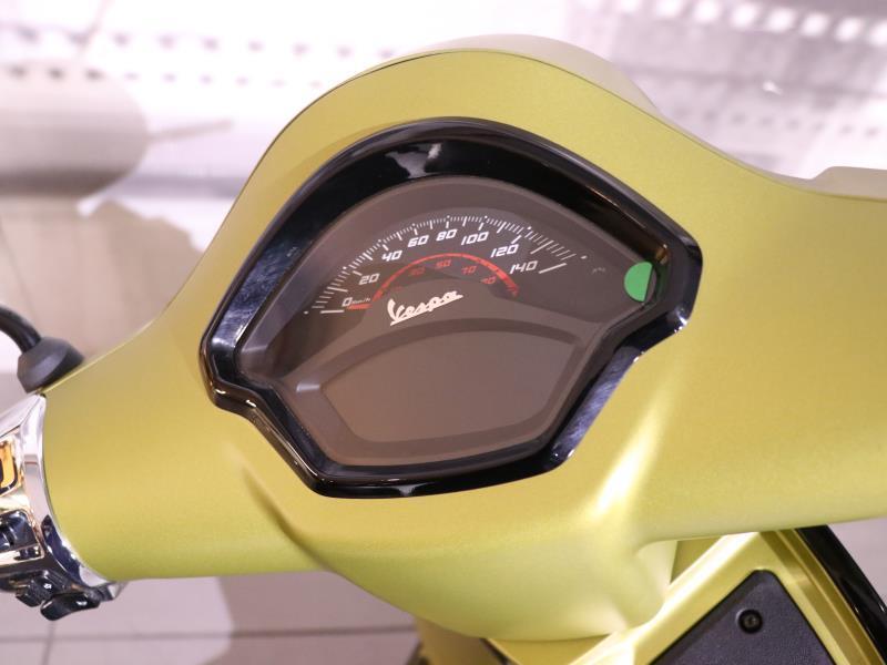 Piaggio Vespa GTS 300 Supersport HPE