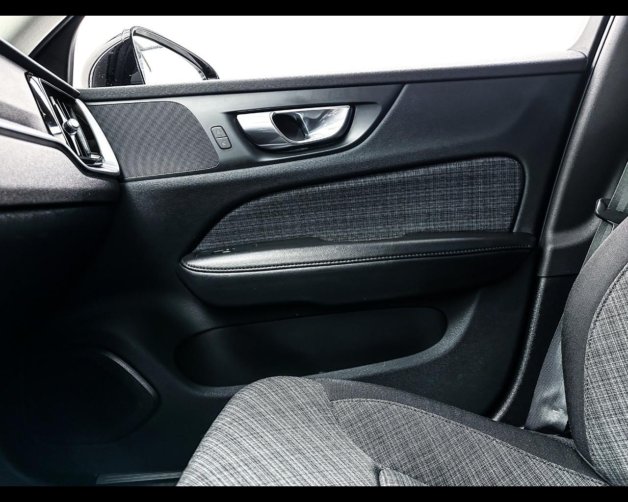 VOLVO V60 (2018-->) - V60 B4 (d) automatico Core