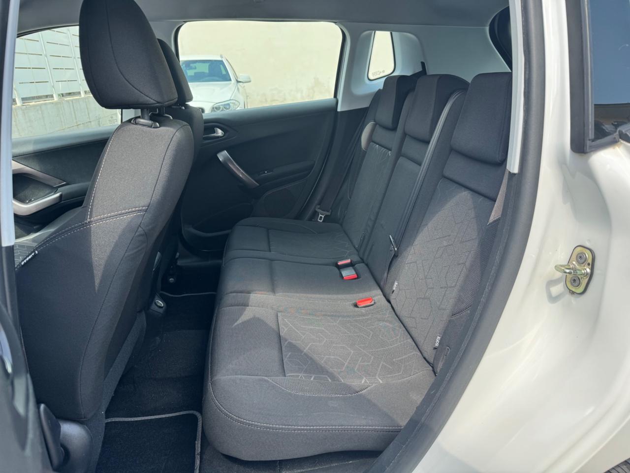 Peugeot 2008 1.6 DIESEL 92CV 2013