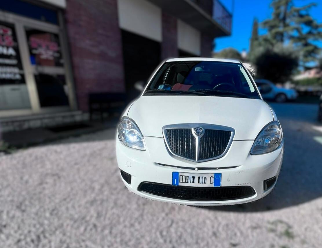 Lancia Ypsilon 1.4 Argento Ecochic GPL