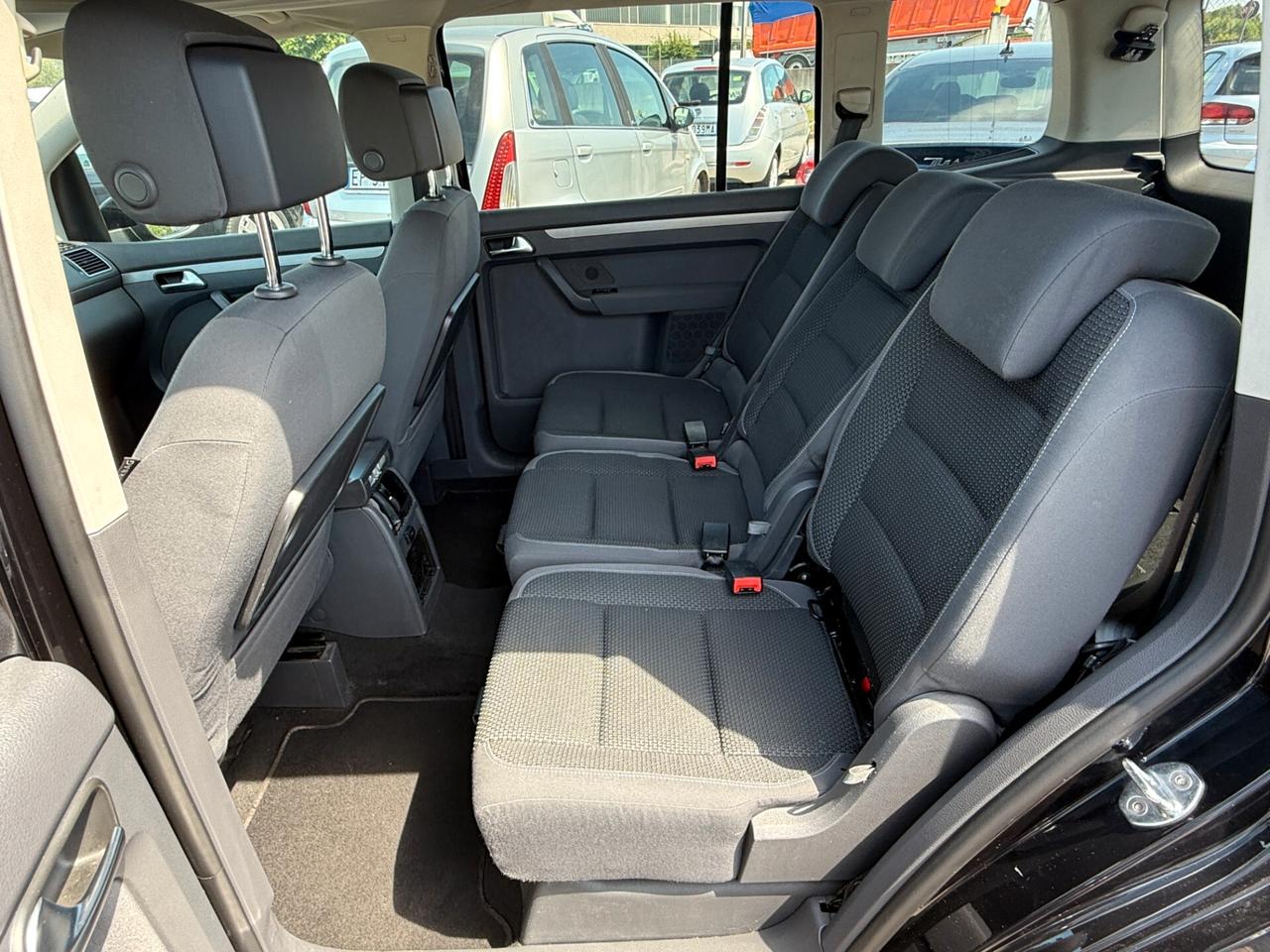 Volkswagen Touran 1.6 TDI 7 POSTI