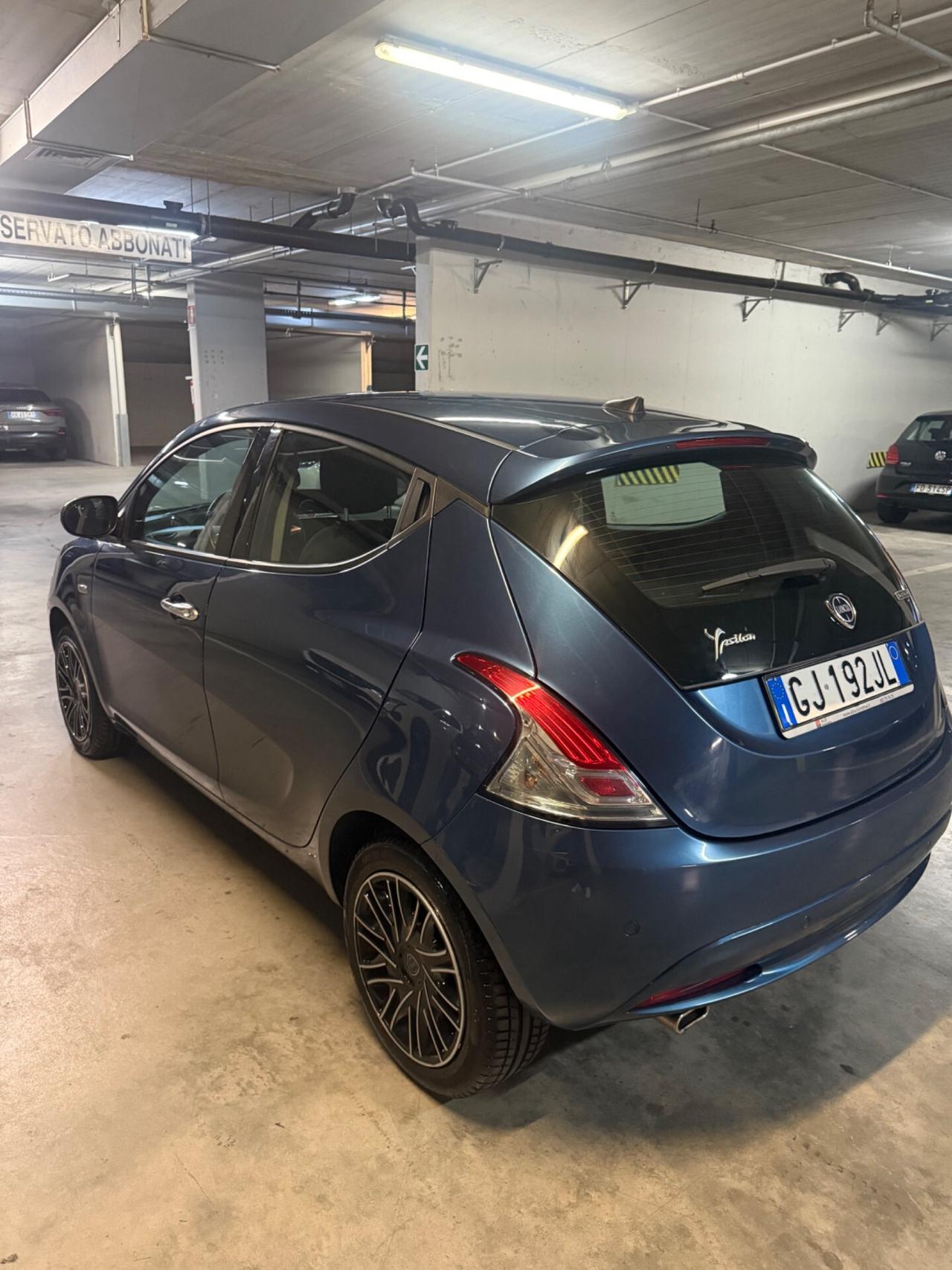 Lancia Ypsilon 1.0 FireFly 5 porte S&S Hybrid Ecochic A. Ferretti