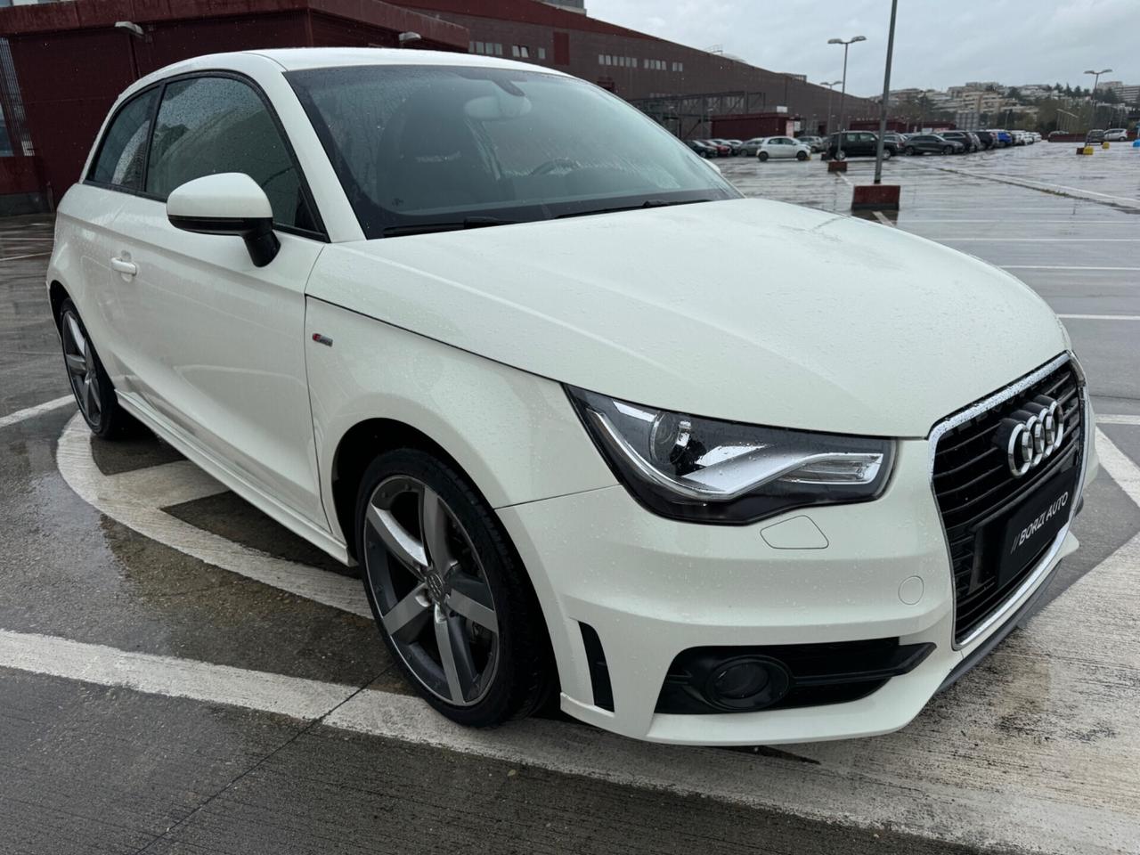 Audi A1 SPB 1.6 TDI 105cv S-Line UNIPRO! FULL!!