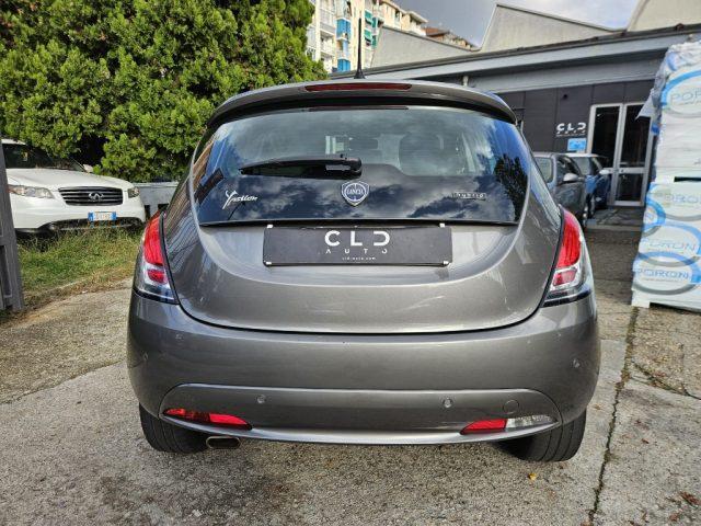 LANCIA Ypsilon 1.0 FireFly 5 porte S&S Hybrid Ecochic Silver