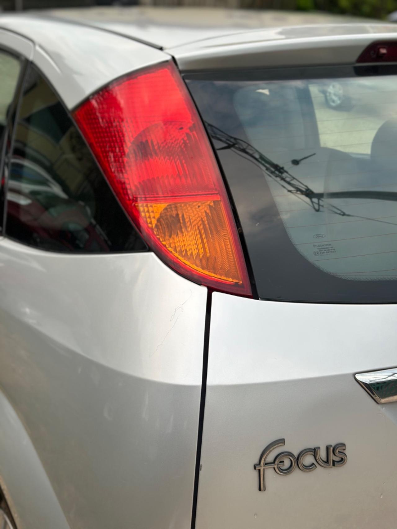 Ford FOCUS 1.6i 16V 5p. GHIA KMCERT