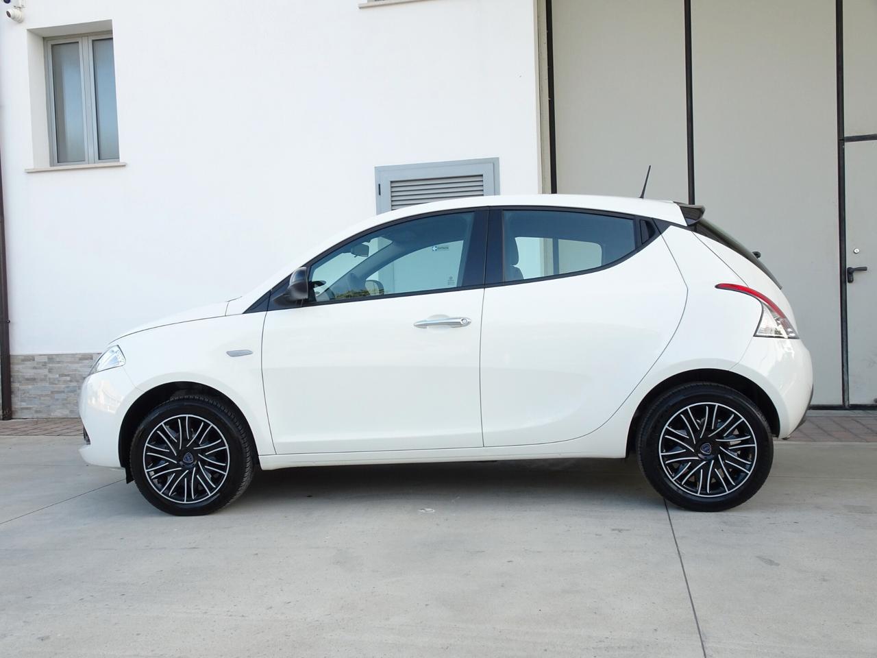 Lancia YPSILON 1.0 Hybrid ORO 70CV *COME NUOVA*