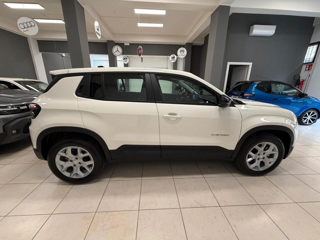 Jeep Avenger 1.2 Turbo 100 CV Altitude a 220 al mese