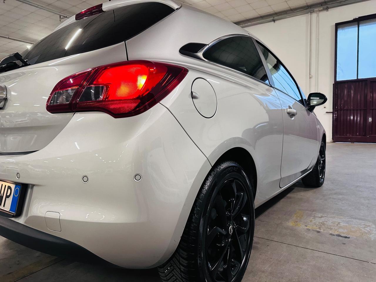 Opel Corsa 1.2 Coupé b-Color