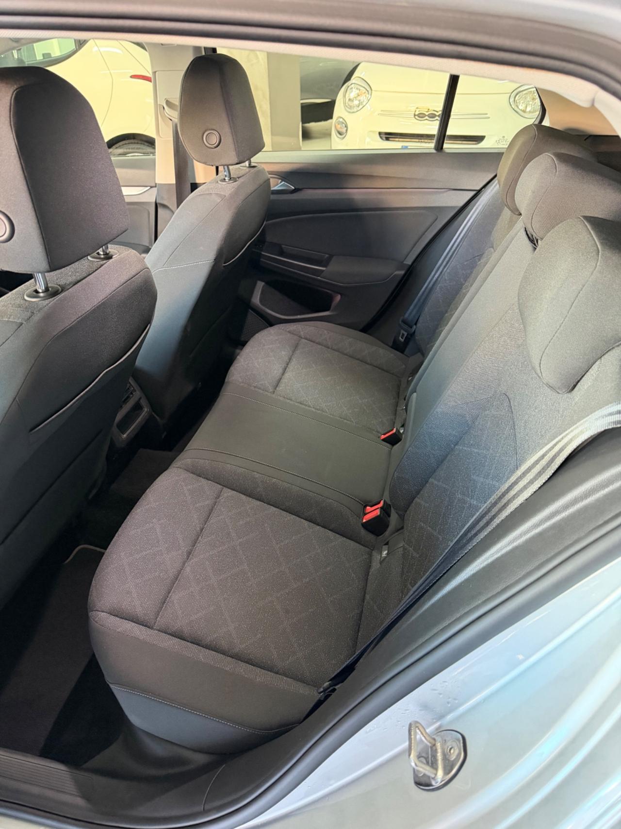Volkswagen Golf 8 2.0 150 CV