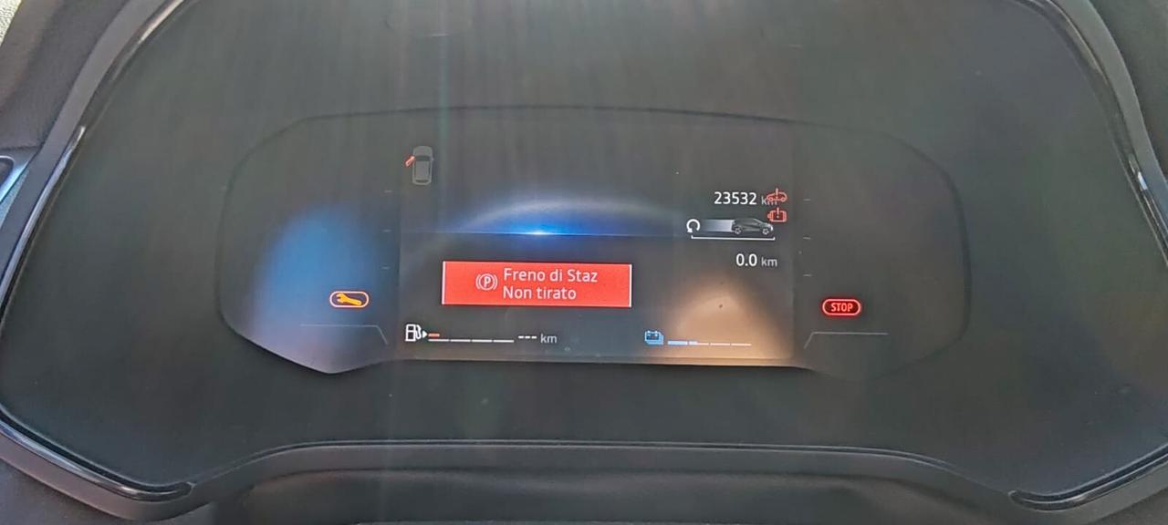 Renault Captur Full Hybrid E-Tech Incidentata