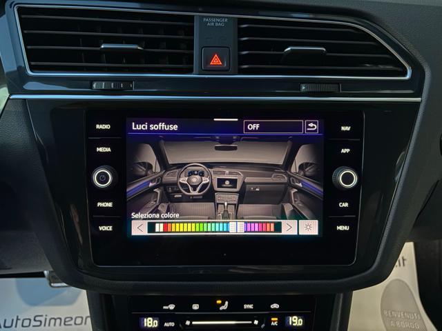 VOLKSWAGEN Tiguan 2.0 TDI 150 CV SCR DSG R-Line LUCI AMBIENTE