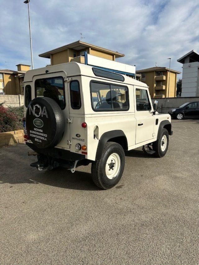 LAND ROVER Defender 90 2.4 TD4 Station Wagon S