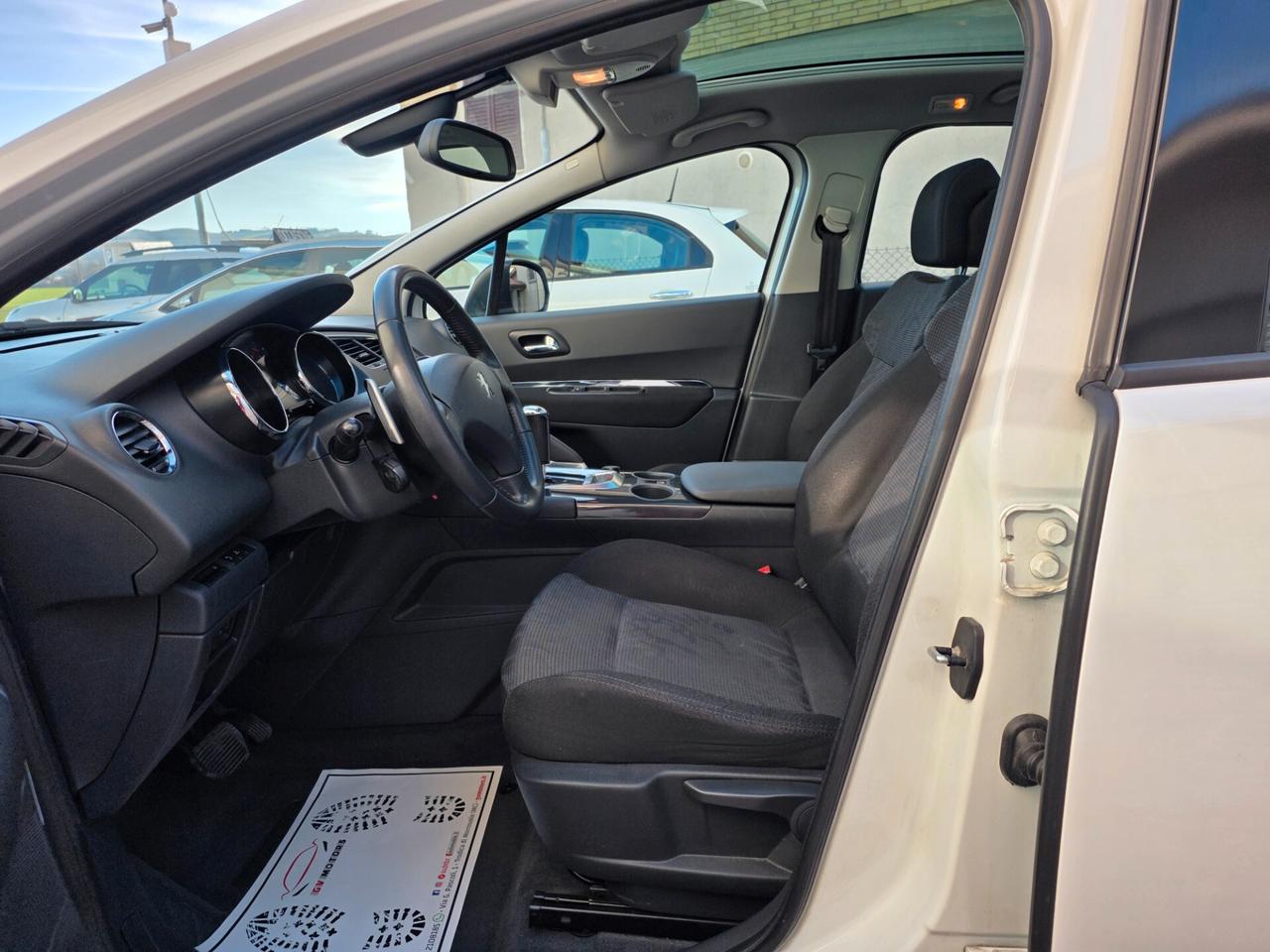 Peugeot 3008 1.6 HDi 112CV cambio robotizzato Business