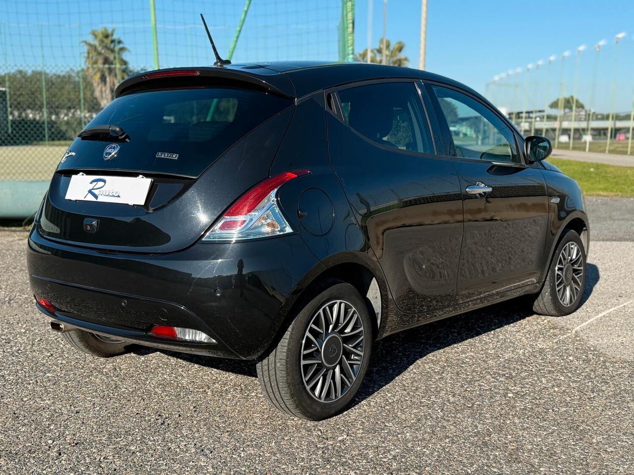 Lancia Ypsilon 1.0 FireFly 5 porte S&S Hybryd Gold