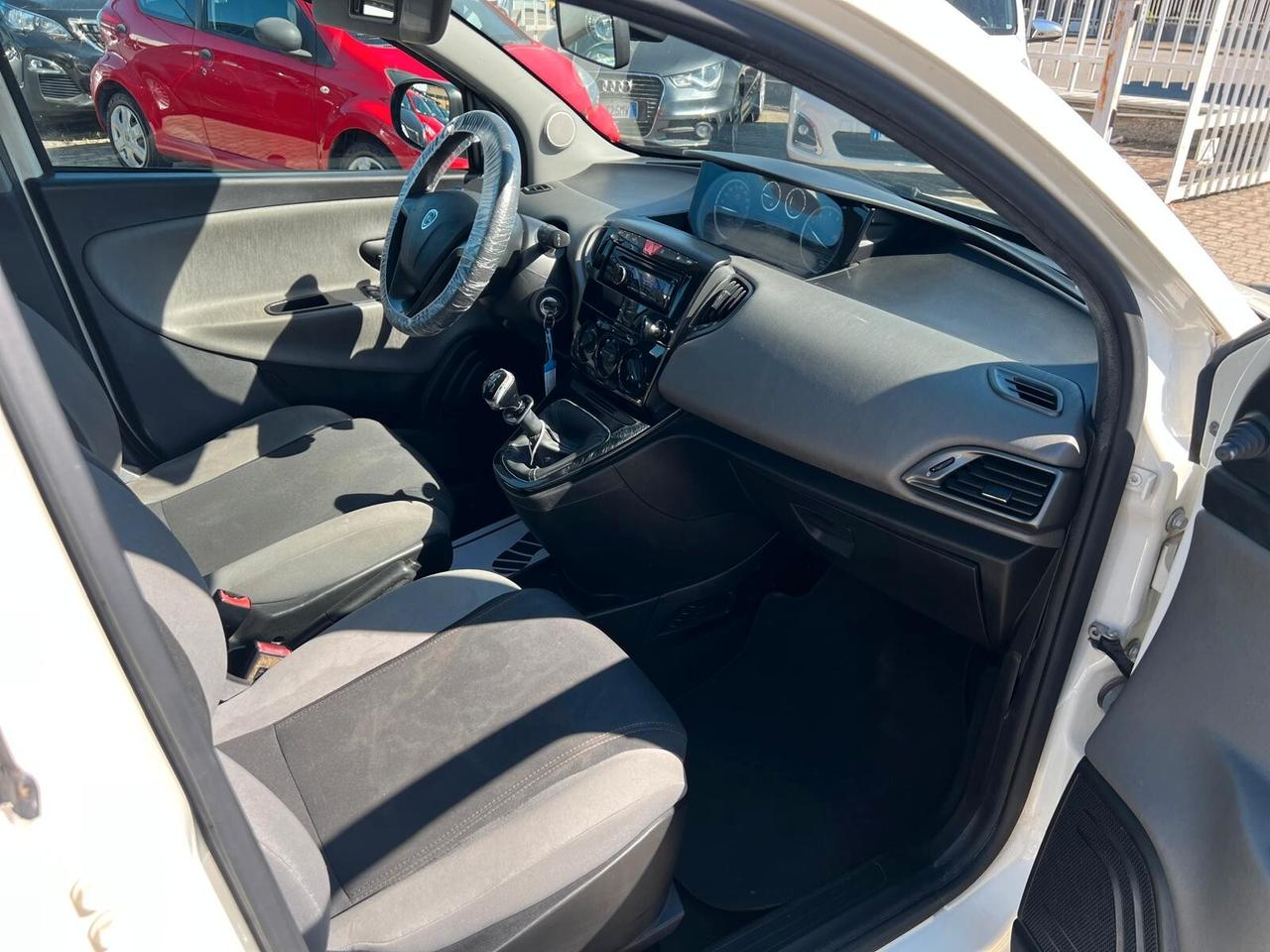 Lancia Ypsilon 1.2 69 CV 5 porte S&S Platinum