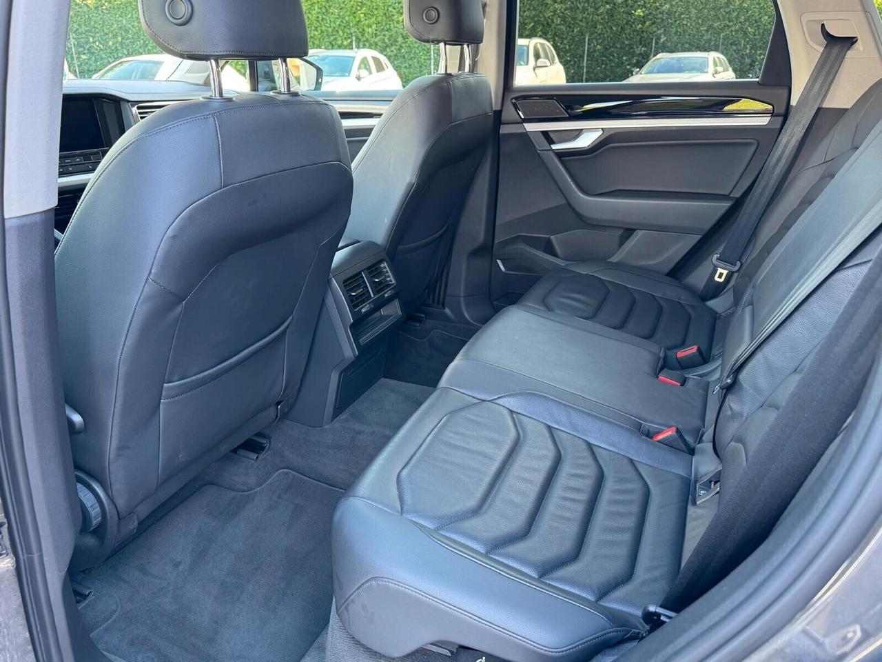 Volkswagen Touareg 3.0 V6 TDI SCR Black Style