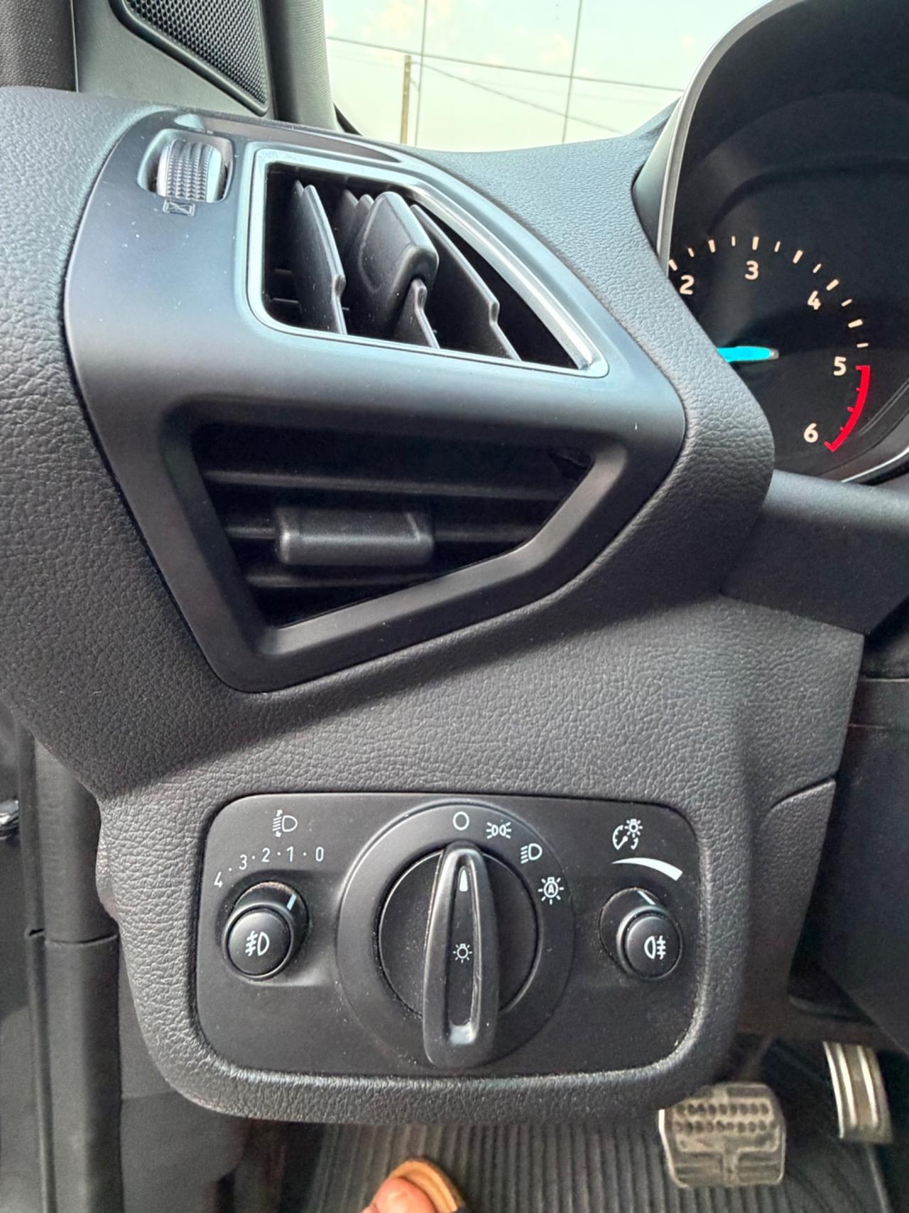 Ford Kuga 2.0 TDCI 150 CV S&S 4WD Powershift ST-Line