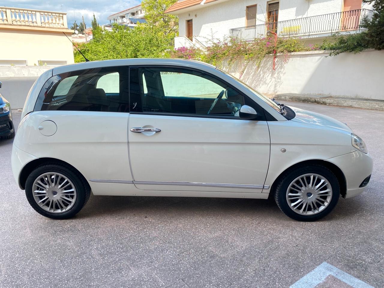 UNICO PROPRIETARIO LANCIA YPSILON 1.2 BENZINA NEOPATENTATI