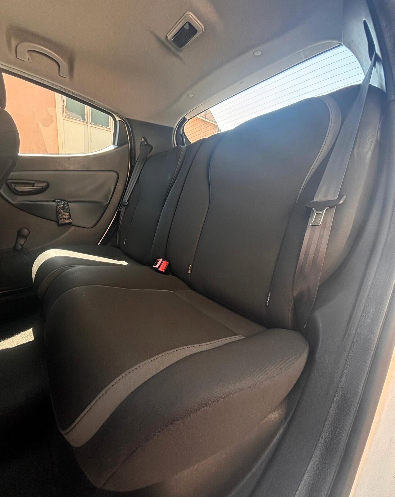 Lancia Ypsilon 1.2 69 CV 5 porte GPL Ecochic Silver