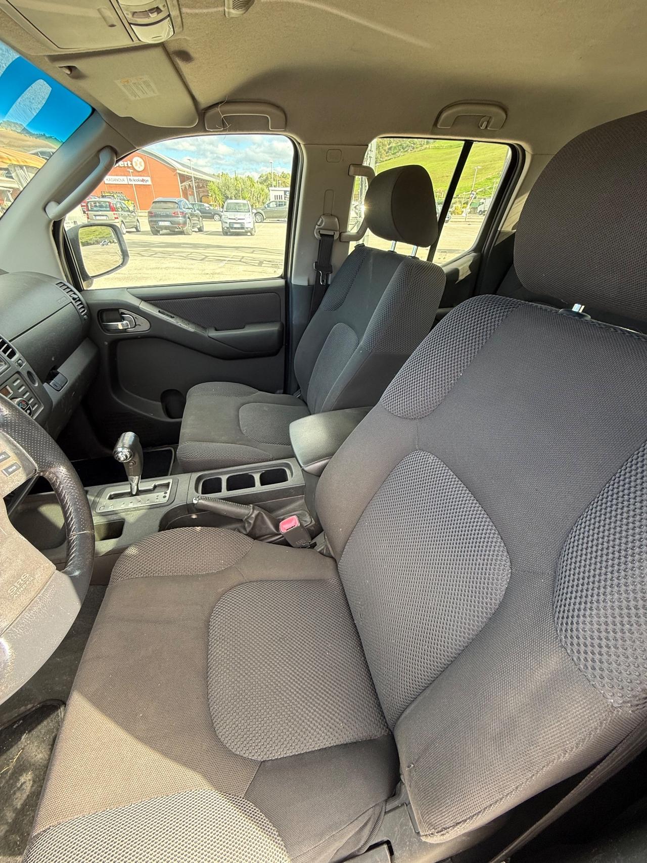 Nissan Navara 2.5 dCi 4 porte Double Cab LE