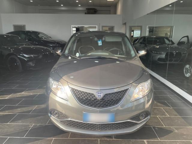 Lancia Ypsilon Ypsilon 0.9 85cv benzina Automatico Bluetooth